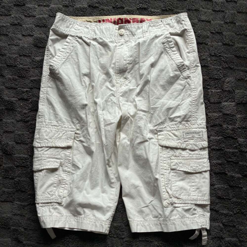 Unionbay Genuine Sportswear White Cargo Shorts with Side Pockets